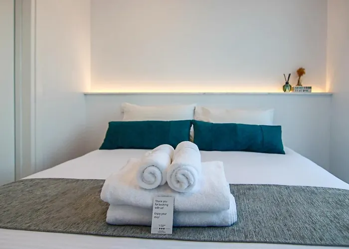 Phaedrus Living - Seaside Deluxe Flat Harbour 107