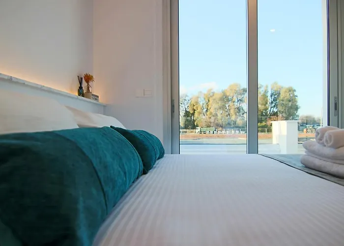 Phaedrus Living - Seaside Deluxe Flat Harbour 107