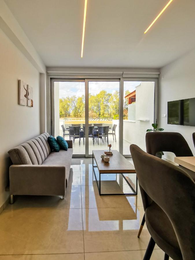 Phaedrus Living - Seaside Deluxe Flat Harbour 107 * Paphos